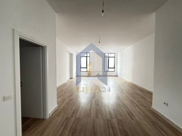 Tirane, jap me qera ambjent biznesi Kati 1, 82 m² 1.500 € (Mine Peze DONIKA CENTER)