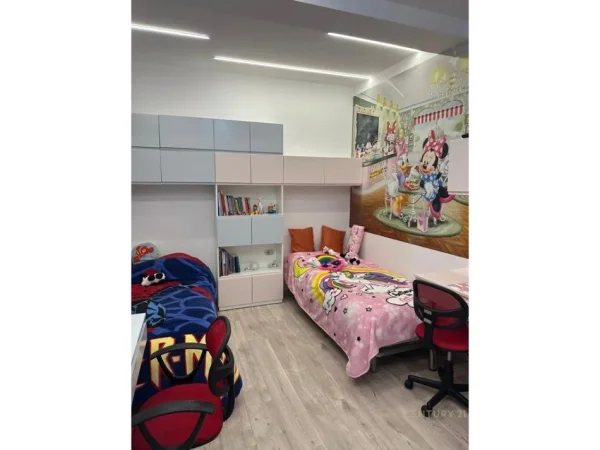 Tirane, jepet me qera apartament 2+1 Kati 2, 90 m² 1.000 € 