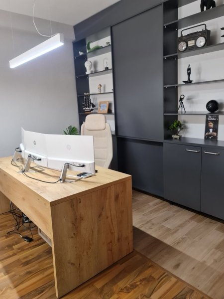 Tirane, jepet me qera zyre Kati 2, 140 m² 1.600 € (21 Dhjetori)