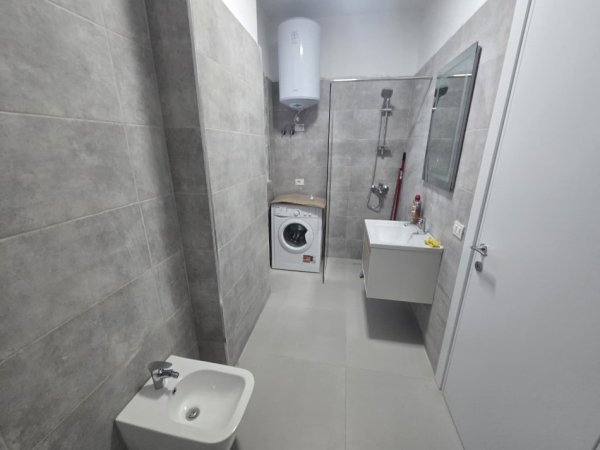 Tirane, jepet me qera apartament 1+1 Kati 3, 70 m² 680 € (Rruga Qemal Stafa)