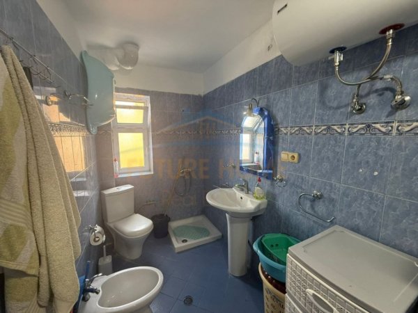 Korce, jepet me qera apartament 2+1+Ballkon Kati 2, 65 m² 200 € (Lagjia 4, Korçë)