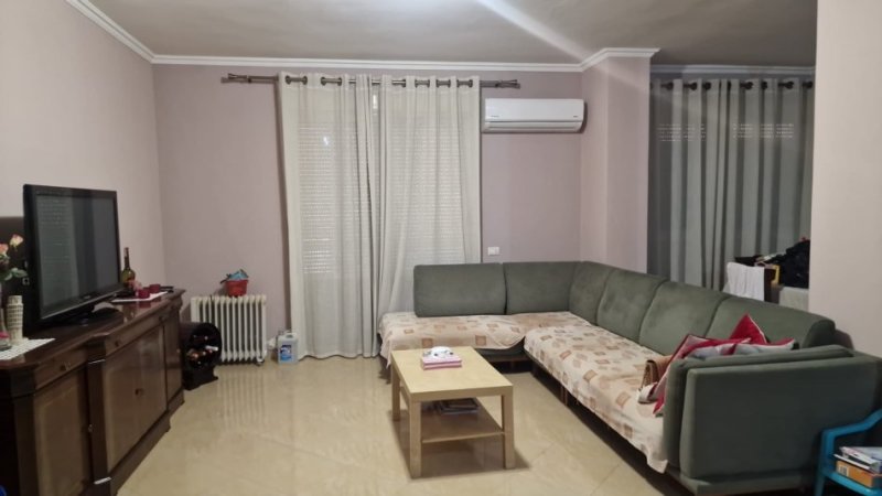 Tirane, shitet apartament 2+1+Ballkon Kati 4, 115 m² 250.000 €