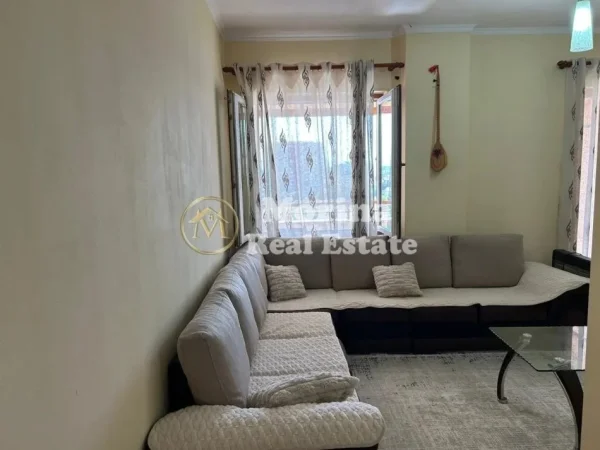 Tirane, jepet me qera apartament 2+1 Kati 6, 113 m² 500 € (Pallatet e Verdha)