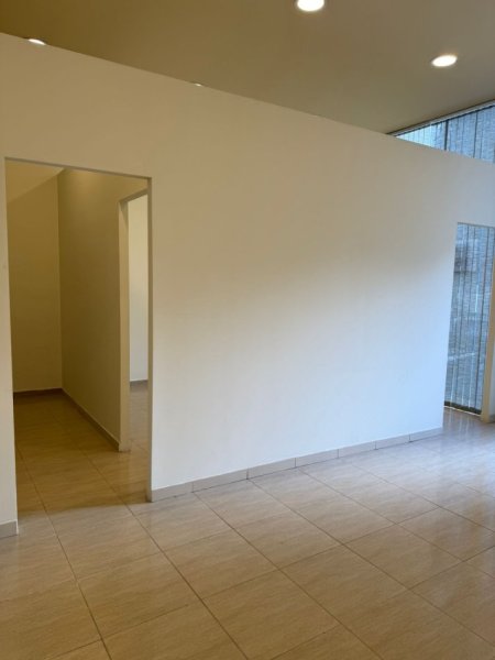 Tirane, jepet me qera zyre , 44 m² 600 € 