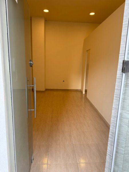Tirane, jepet me qera zyre , 44 m² 600 € 