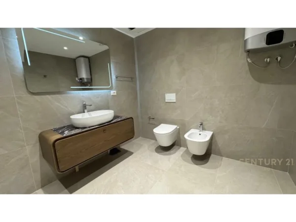 Tirane, jepet me qera apartament duplex Dublex Kati 4, 130 m² 1.500 € 