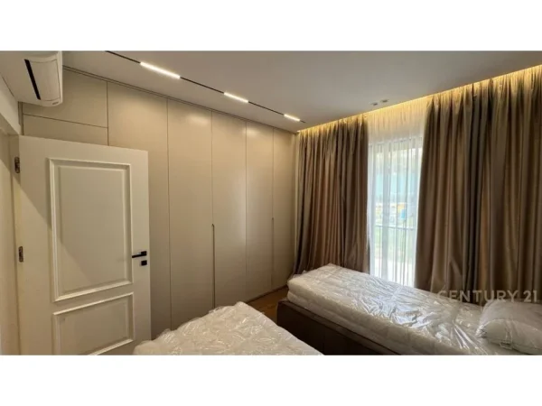 Tirane, jepet me qera apartament duplex Dublex Kati 4, 130 m² 1.500 € 