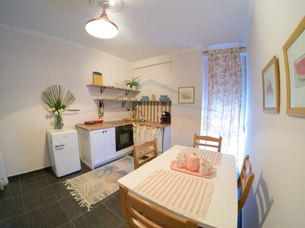 Tirane, shitet apartament Kati 3, 90 m² 250.000 € (Barrikada)