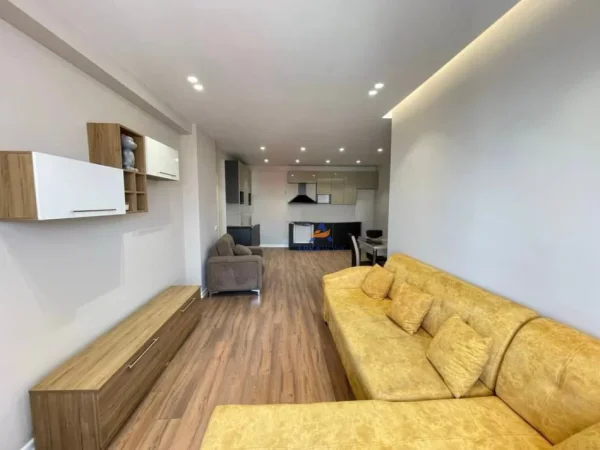 Tirane, shitet apartament 2+1+Ballkon Kati 9, 95 m² 135.000 € (RRUGA SABRI PREVEZA, UNAZE E RE)