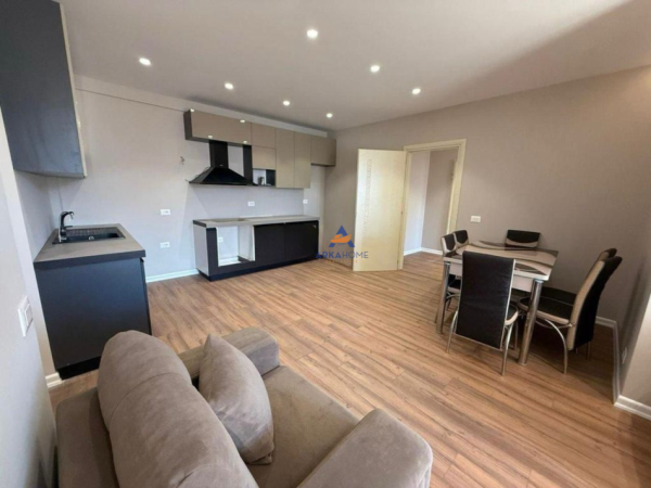 Tirane, shitet apartament 2+1+Ballkon Kati 9, 95 m² 150.000 € (RRUGA SABRI PREVEZA, UNAZE E RE)