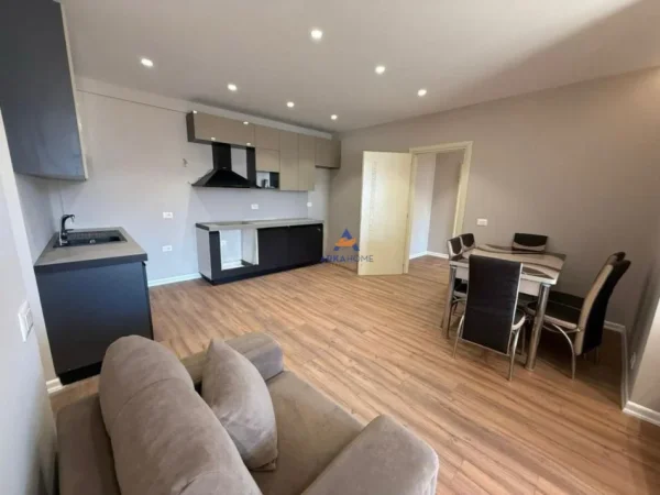 Tirane, shitet apartament 2+1+Ballkon Kati 9, 95 m² 135.000 € (RRUGA SABRI PREVEZA, UNAZE E RE)