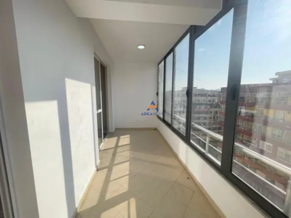 Tirane, shitet apartament 2+1+Ballkon Kati 9, 95 m² 135.000 € (RRUGA SABRI PREVEZA, UNAZE E RE)