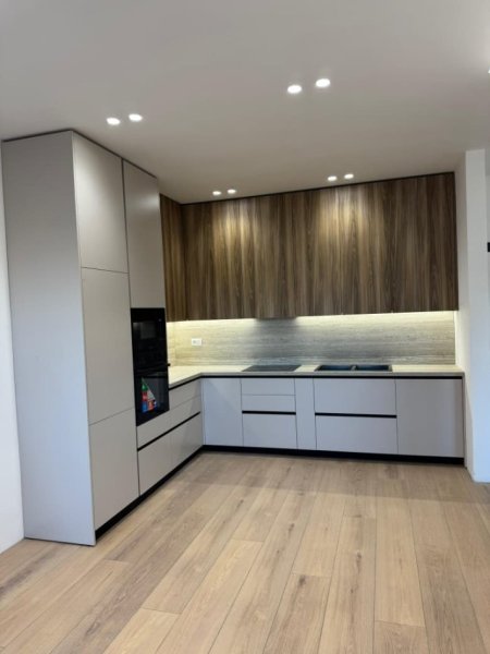 Tirane, jepet me qera apartament 2+1+Ballkon Kati 2, 86 m² 650 € (Amerikan 3)