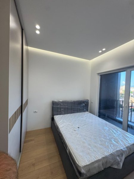 Tirane, jepet me qera apartament 2+1+Ballkon Kati 2, 86 m² 650 € (Amerikan 3)