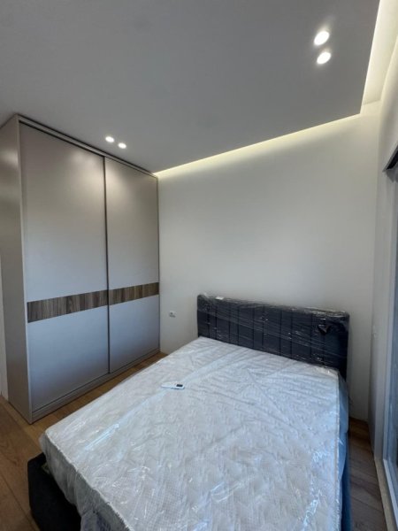 Tirane, jepet me qera apartament 2+1+Ballkon Kati 2, 86 m² 650 € (Amerikan 3)