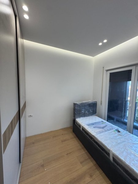 Tirane, jepet me qera apartament 2+1+Ballkon Kati 2, 86 m² 650 € (Amerikan 3)