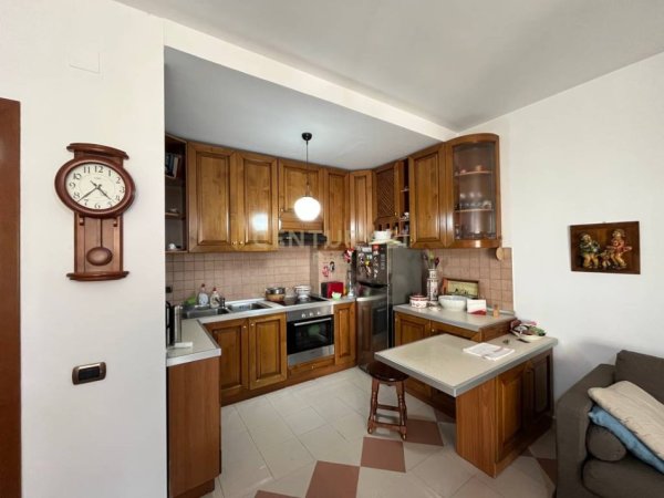Tirane, shes apartament 2+1 Kati 6, 91 m² 200.000 € (Shkolla e Kuqe)
