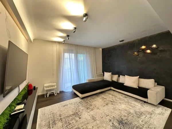 Tirane, jepet me qera apartament 2+1 Kati 4, 100 m² 1.600 € (Myslym Shyri)