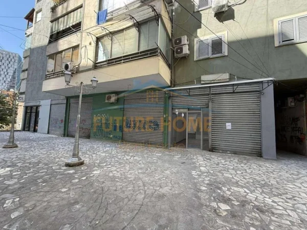 Tirane, shitet dyqan , 42 m² 160.000 €