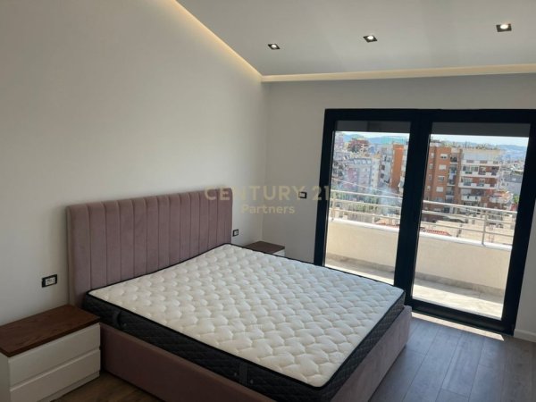 Tirane, jepet me qera apartament 2+1 Kati 8, 120 m² 575 € (Fresk)