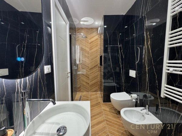 Tirane, jepet me qera apartament 2+1 Kati 3, 125 m² 1.600 € (Kodra e Diellit)