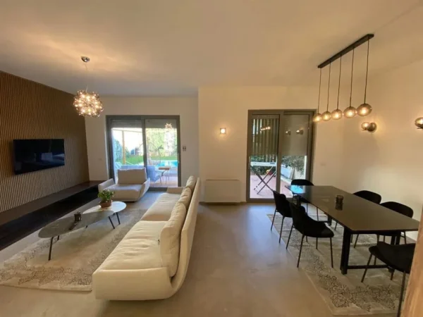 shitet Vile 2 Katshe , 265 m² 820.000 € (pallati brigadave)