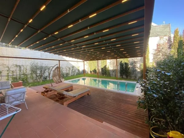 shitet Vile 2 Katshe , 265 m² 820.000 € (pallati brigadave)