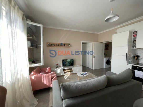 Tirane, jepet me qera apartament 1+1+Ballkon Kati 5, 56 m² 900 € (Garda)