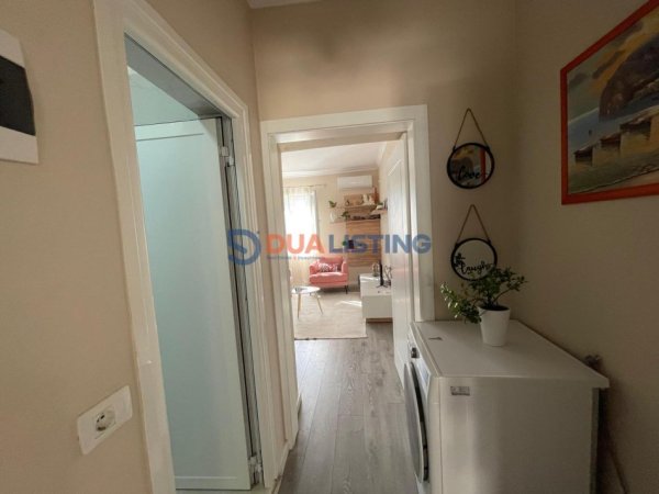 Tirane, jepet me qera apartament 1+1+Ballkon Kati 5, 56 m² 900 € (Garda)