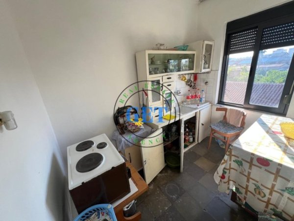 Durres, Shitet Apartament 2+1 me Kuzhinë të Veçuar,  Kati 3, 92 m² 60.000 € (Shkozet)