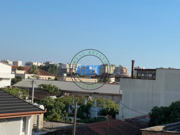 Durres, Shitet Apartament 2+1 me Kuzhinë të Veçuar,  Kati 3, 92 m² 60.000 € (Shkozet)