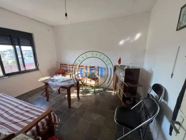 Durres, Shitet Apartament 2+1 me Kuzhinë të Veçuar,  Kati 3, 92 m² 60.000 € (Shkozet)