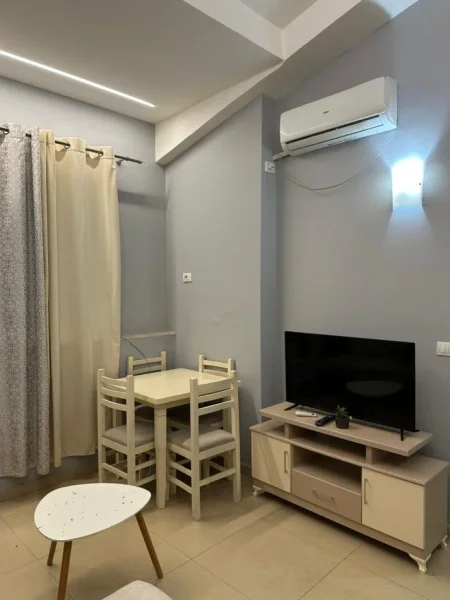 Tirane, jepet me qera apartament 1+1 , 450 m² 450 € (kodra e diellit , prane market cok)