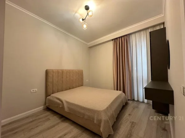 Tirane, jepet me qera apartament 1+1 Kati 2, 74 m² 680 € (Rose Garden Rezidence Teg)