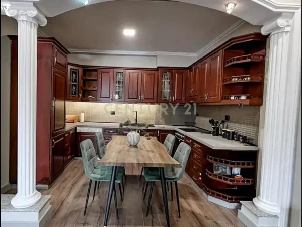 Tirane, shes apartament 2+1+Ballkon Kati 5, 103 m² 248.000 € (Selvia)