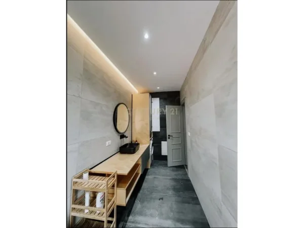 Tirane, shes apartament 2+1+Ballkon Kati 5, 103 m² 248.000 € (Selvia)