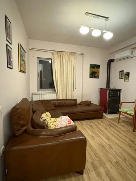 Tirane, jepet me qera apartament 2+1 Kati 3, 90 m² 500 € (Xhamia Kopshti Botanik)