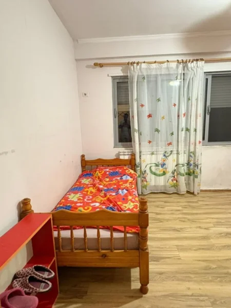 Tirane, jepet me qera apartament 2+1 Kati 3, 90 m² 500 € (Xhamia Kopshti Botanik)