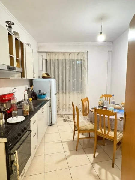 Tirane, jepet me qera apartament 2+1 Kati 3, 90 m² 500 € (Xhamia Kopshti Botanik)