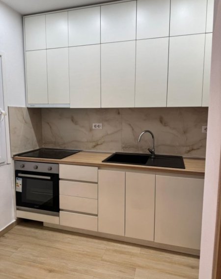 Apartament 1+1 me qera tek Restorant Durresi (600 Euro)