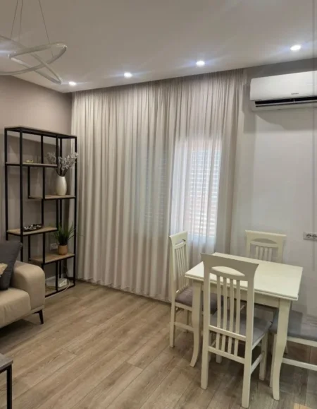 Apartament 1+1 me qera tek Restorant Durresi (600 Euro)