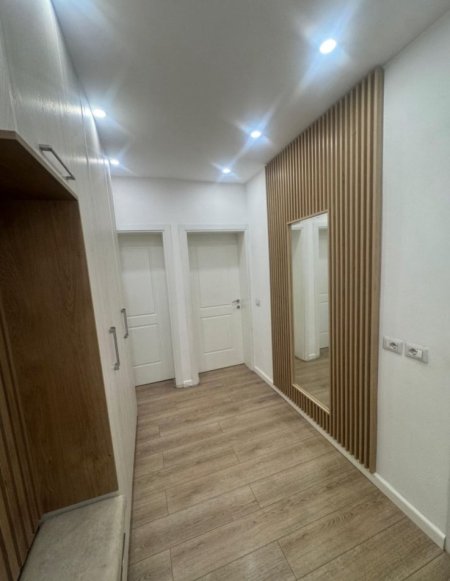 Apartament 1+1 me qera tek Restorant Durresi (600 Euro)