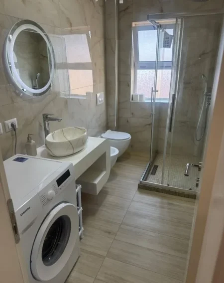 Apartament 1+1 me qera tek Restorant Durresi (600 Euro)