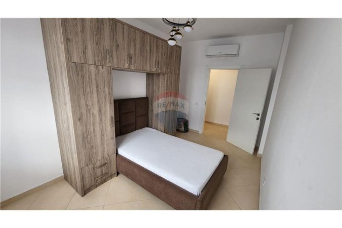 Tirane, jepet me qera apartament 3+1 Kati 7, 135 m² 700 € (Shkolla e bashkuar)