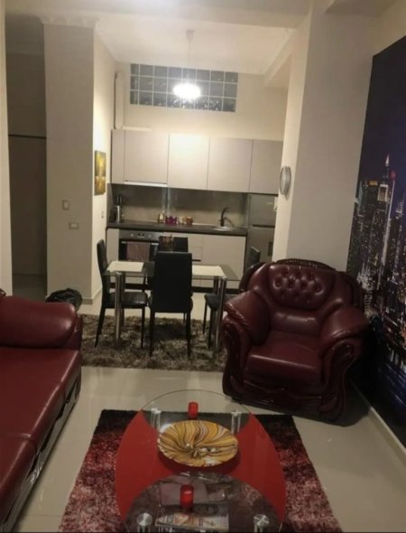Tirane, jepet me qera apartament 1+1 Kati 2, 70 m² 490 € (Pazari i Ri, Tiranë)