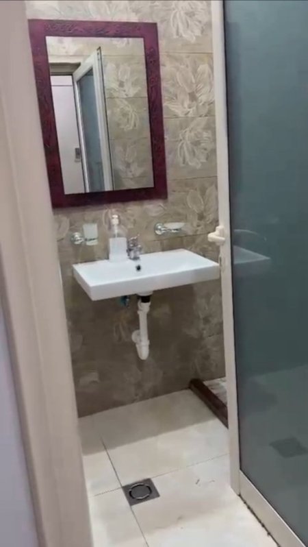 Tirane, jepet me qera apartament 1+1 Kati 2, 70 m² 490 € (Pazari i Ri, Tiranë)