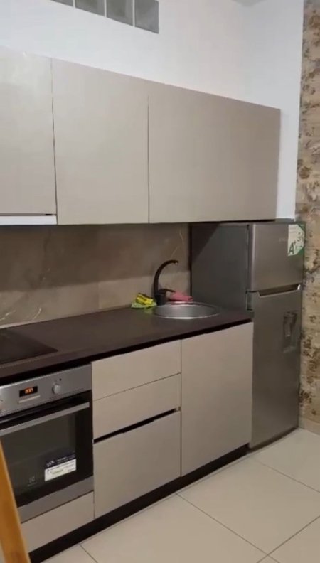 Tirane, jepet me qera apartament 1+1 Kati 2, 70 m² 490 € (Pazari i Ri, Tiranë)