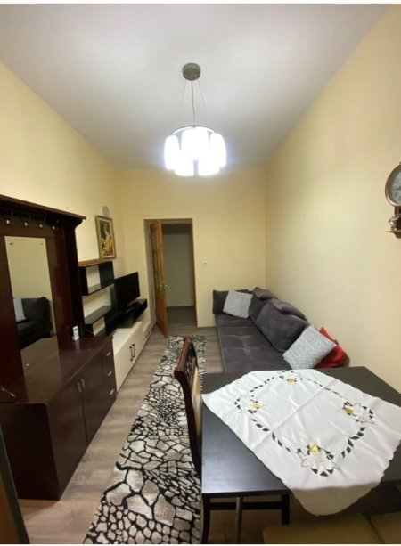 Tirane, jepet me qera apartament 2+1 Kati 2, 460 € 