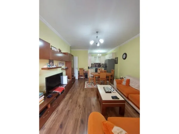 Tirane, shitet apartament 2+1 Kati 3, 79 m² 139.000 € (Prane Komisariatit te Policise Rrugore)
