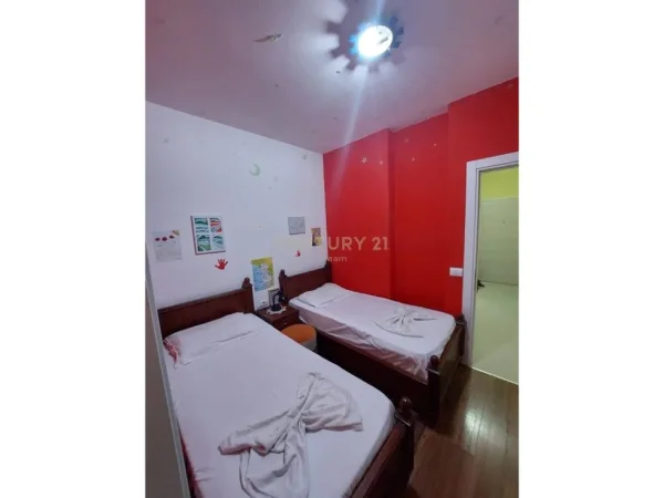 Tirane, shitet apartament 2+1 Kati 3, 79 m² 139.000 € (Prane Komisariatit te Policise Rrugore)